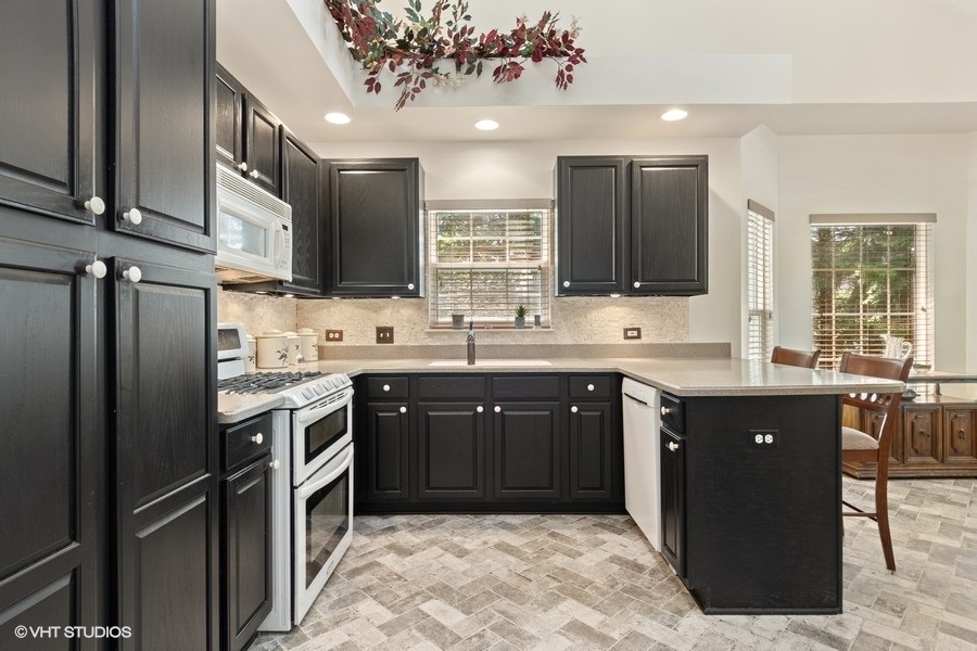 2944 Brossman Street Naperville, IL 60564 - Photo 3 of 29