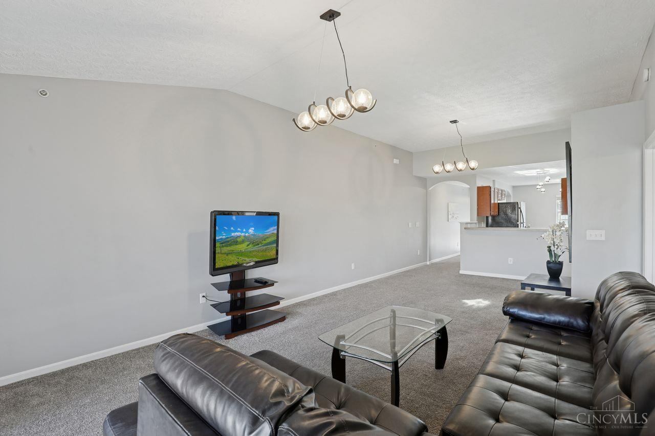 6807 Cloudscape Way Maineville, OH 45039 - Photo 3 of 50