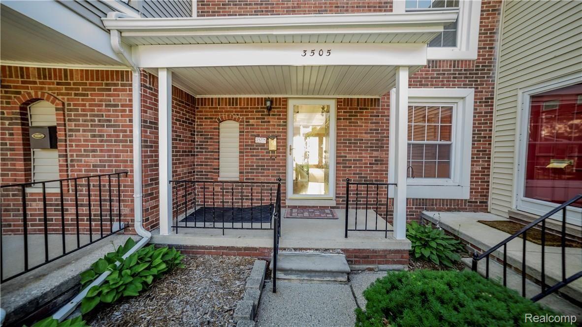 3505 Crooks Road, Unit 6 Royal Oak, MI 48073 - Photo 1 of 17 Crooks Front.jpg