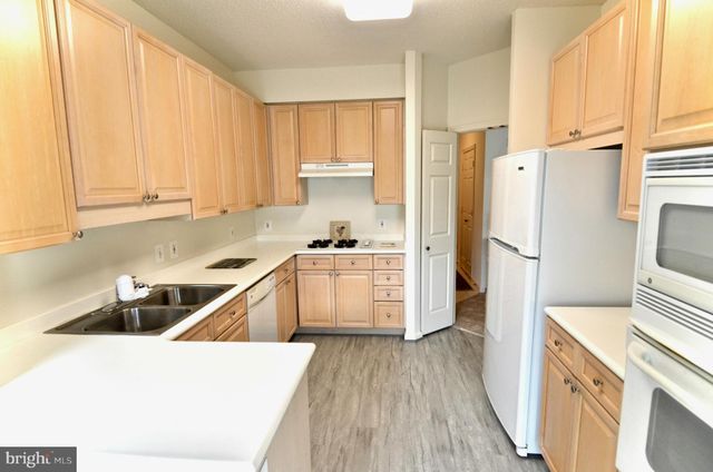 $270,000 | 19360 Magnolia Grove Square, Unit 406, Leesburg, VA 20176