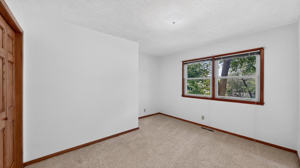 302 Garden Road Albert Lea, MN 56007 - Photo 19 of 54