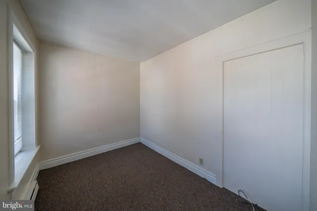 an empty room with a empty space