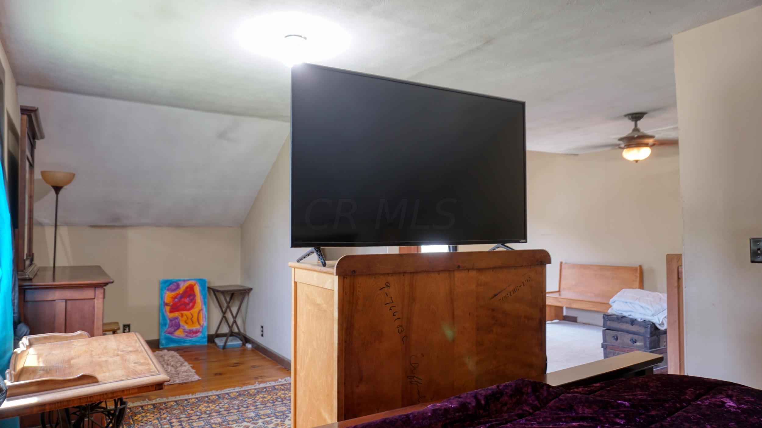 7477 Manila Road Cambridge, OH 43725 - Photo 45 of 58