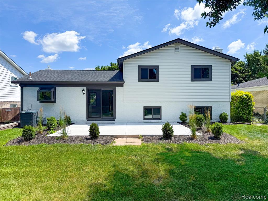 47387 Royal Road Macomb, MI 48044 - Photo 30 of 32 Gallery Image 30