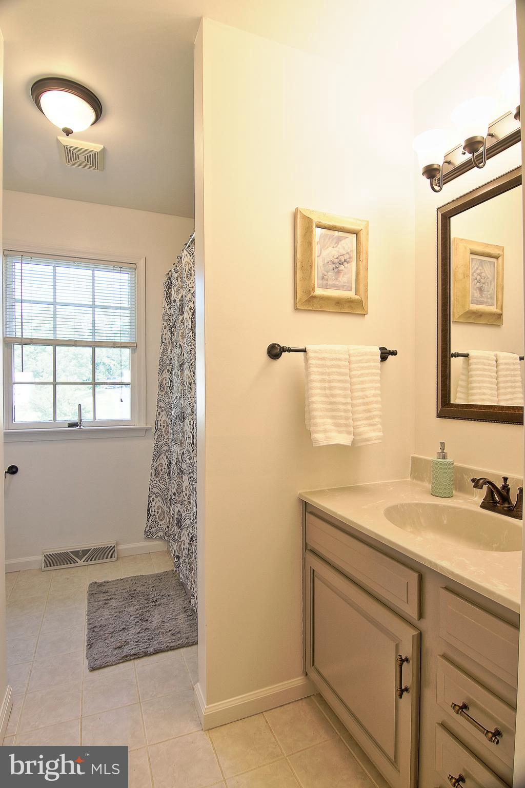 170 Rose Valley Road Pottstown, PA 19464 - Photo 25 of 34 Full/Hall Bath
