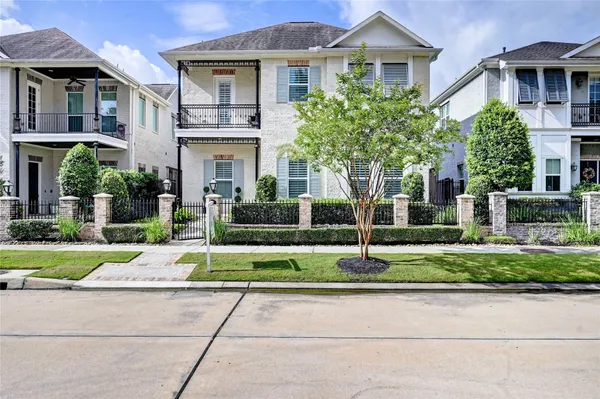 $725,000 | 131 McGoey Circle, Shenandoah, TX 77384