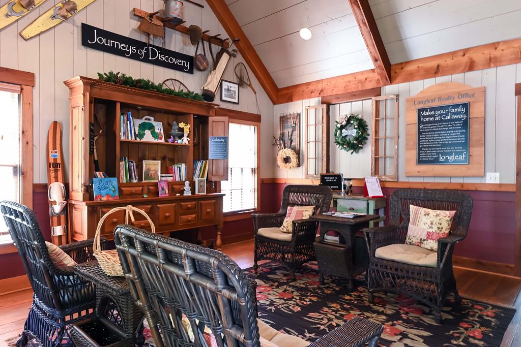 283 White Oak Road Pine Mountain, GA 31822 - Photo 18 of 19 a dinning area with table and chairs