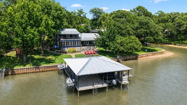 $1,275,000 | 154 Bayside Circle, Malakoff, TX 75148
