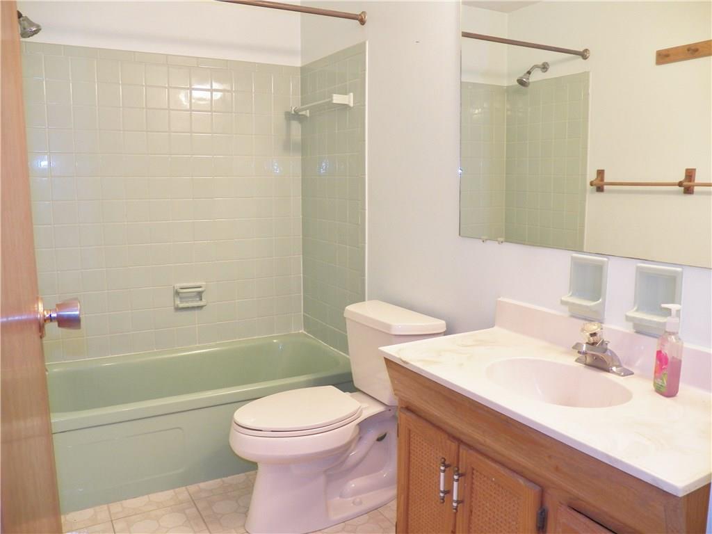 245 Lytton Road Coraopolis, PA 15108 - Photo 17 of 25 Full Bathroom