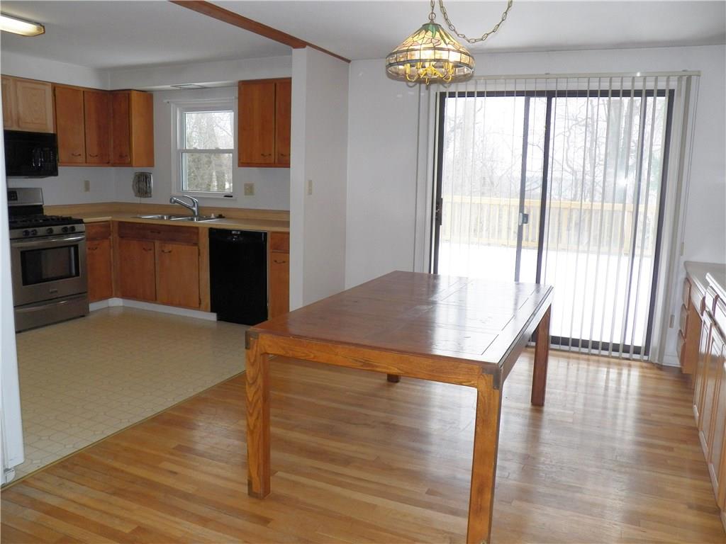 245 Lytton Road Coraopolis, PA 15108 - Photo 8 of 25 Dining Area