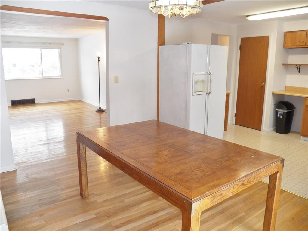 245 Lytton Road Coraopolis, PA 15108 - Photo 10 of 25 Dining Area