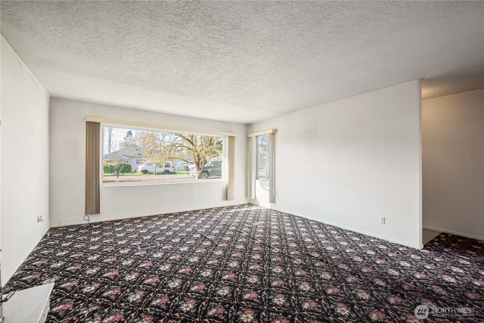 1044 33rd Avenue Longview, WA 98632 - Photo 4 of 32