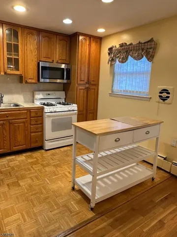 $2,200 | 40 Manchester Court, Wayne, NJ 07470