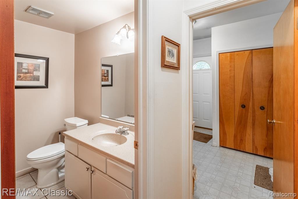 25886 Branchaster Road Farmington Hills, MI 48336 - Photo 18 of 35
