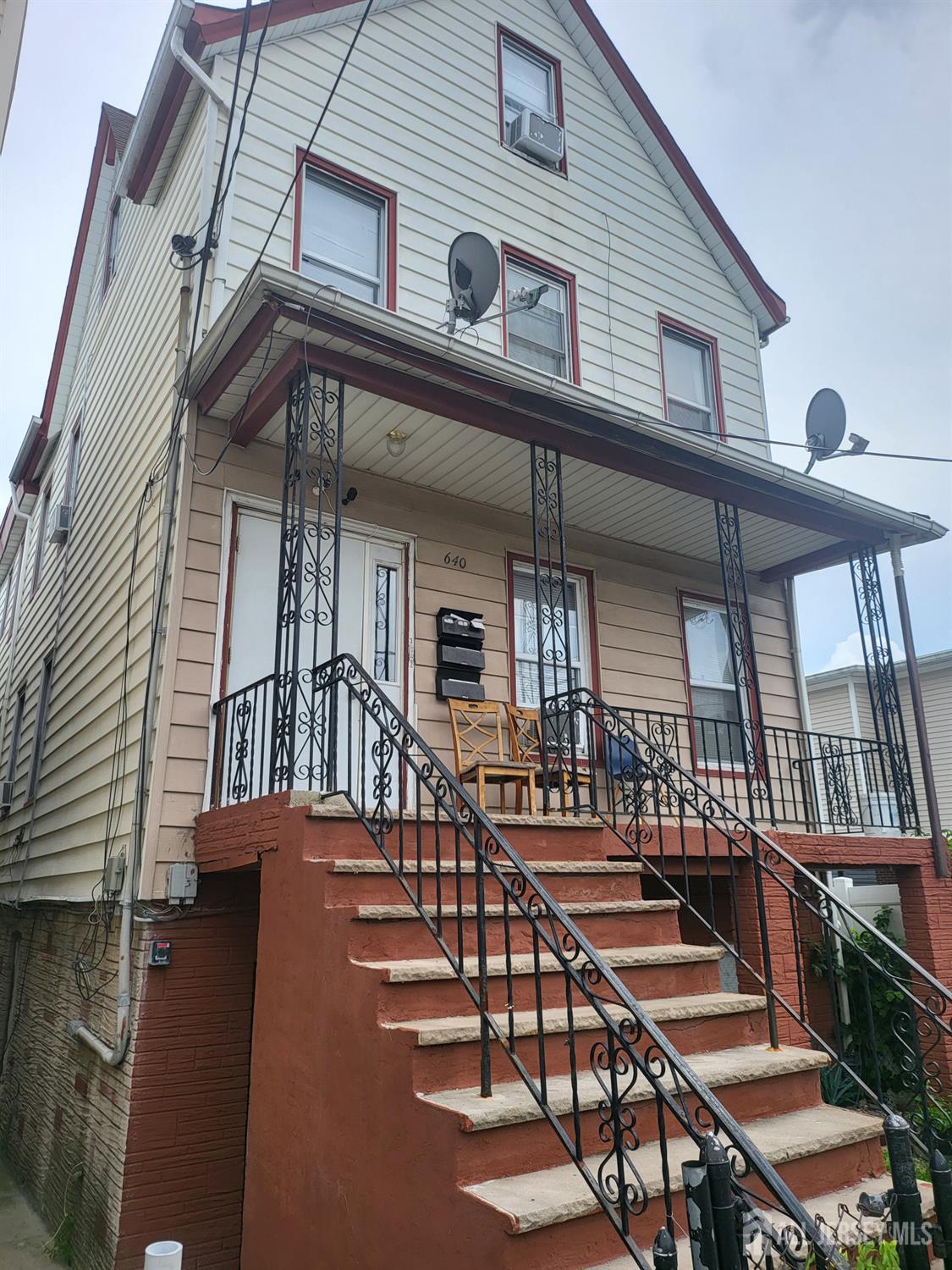 640 Elizabeth Street Perth Amboy, NJ 08861 - Photo 4 of 5
