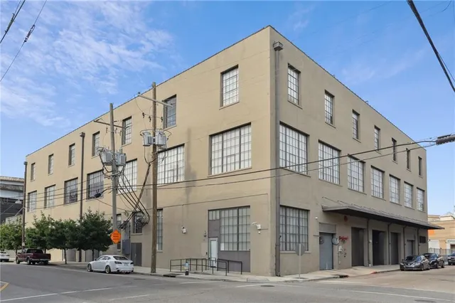 $3,000 | 1103 Tchoupitoulas Street, Unit 102, New Orleans, LA 70130