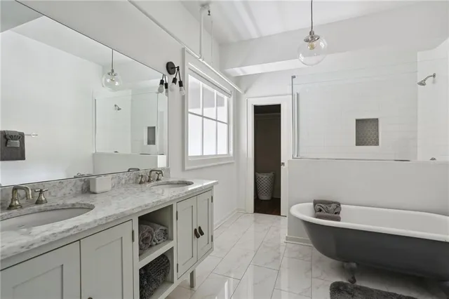 $3,000 | 1103 Tchoupitoulas Street, Unit 102, New Orleans, LA 70130