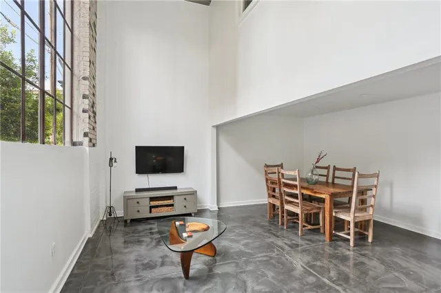 $3,000 | 1103 Tchoupitoulas Street, Unit 102, New Orleans, LA 70130