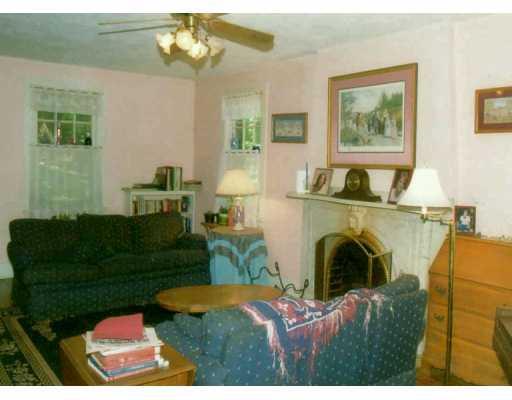 812 Center McKees Rocks, PA 15202 - Photo 3 of 5 Living Room.