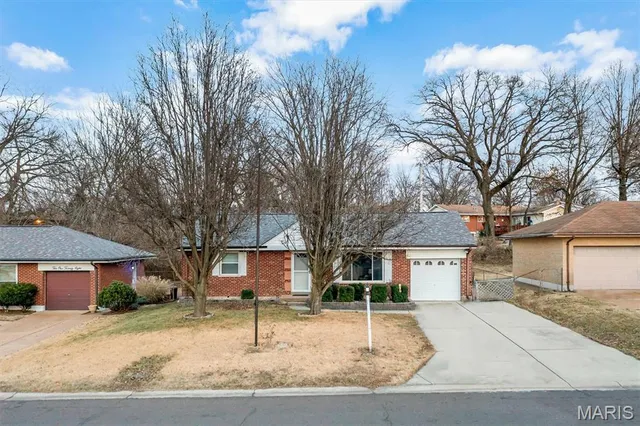 $260,000 | 10132 Shapfield Lane, Affton, MO 63123