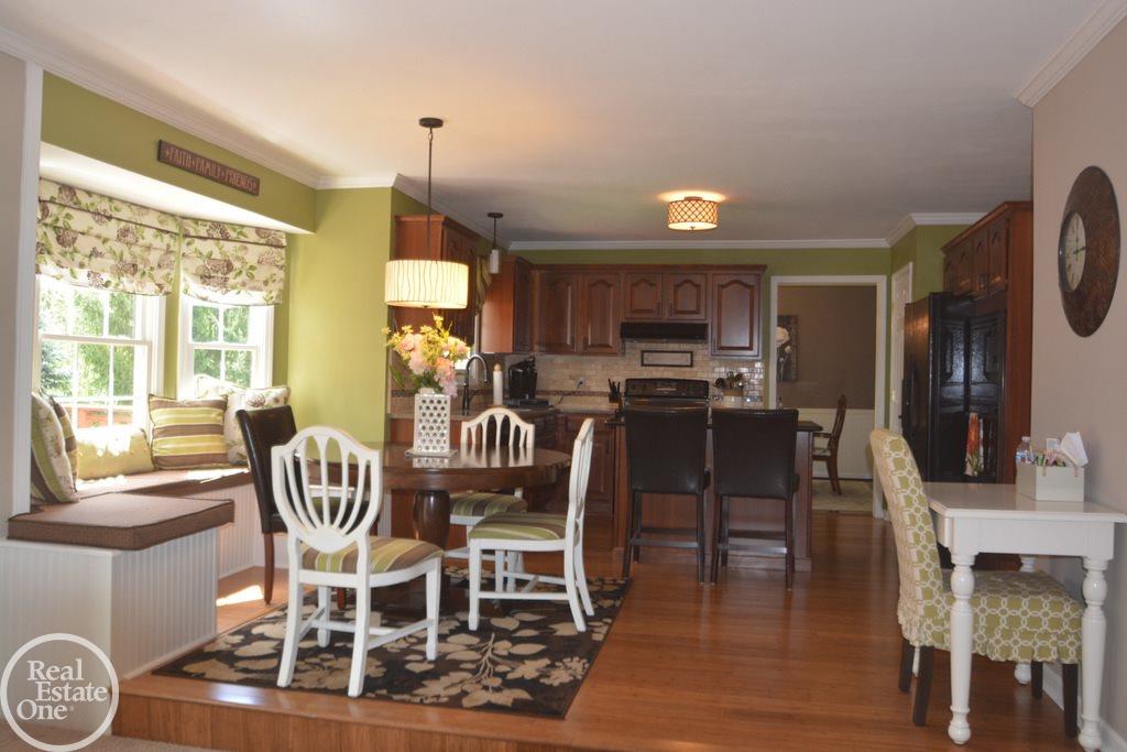 3999 Kaeleaf Road Lake Orion, MI 48360 - Photo 9 of 19 31259578-8.JPG