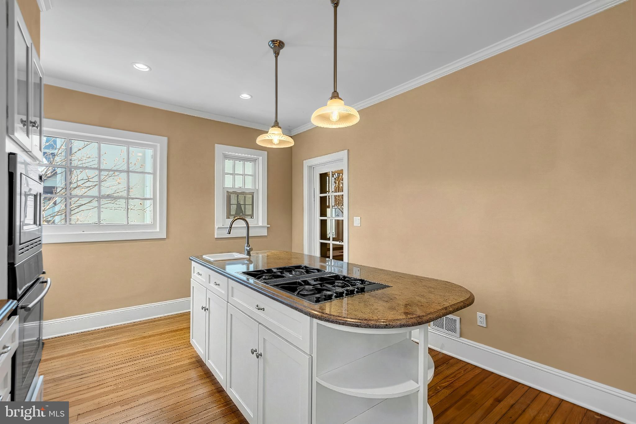 33 Jefferson Road Princeton, NJ 08540 - Photo 5 of 29 Bright and light eat in kitchen