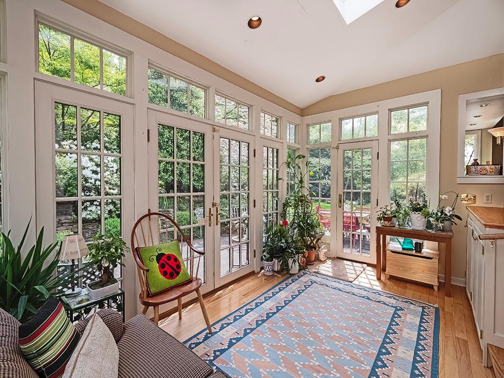 5421 Kipling Road Pittsburgh, PA 15217 - Photo 11 of 32 Gallery Image 11