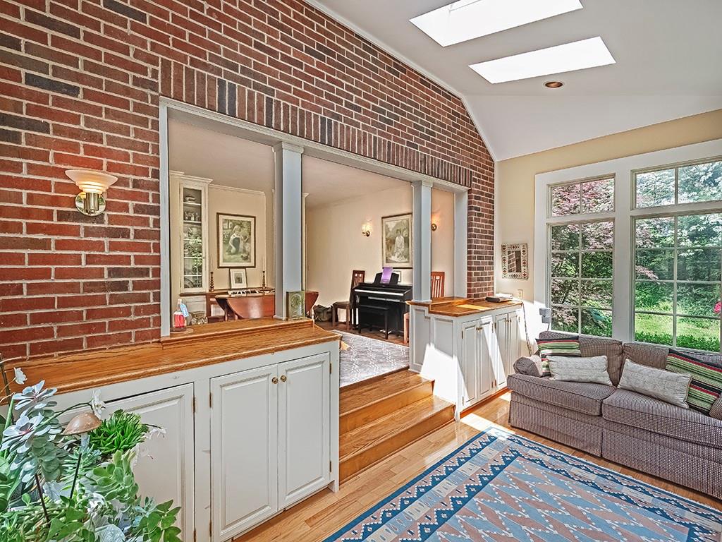 5421 Kipling Road Pittsburgh, PA 15217 - Photo 12 of 32 Gallery Image 12