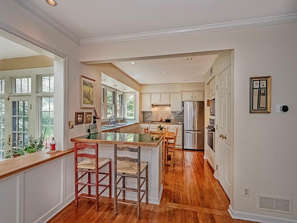 5421 Kipling Road Pittsburgh, PA 15217 - Photo 6 of 32 Gallery Image 6