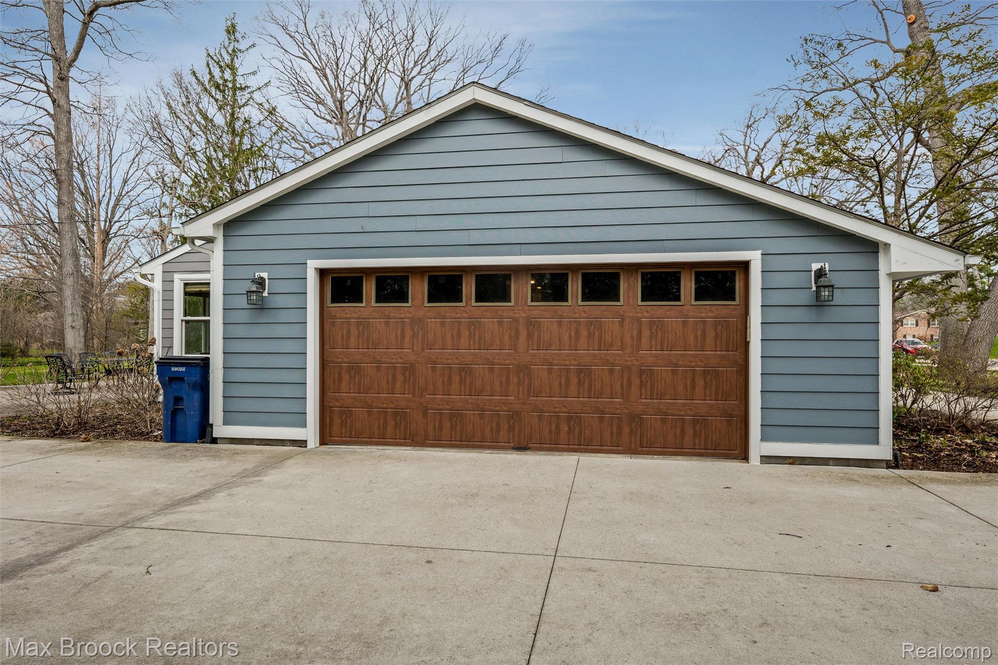3797 South Darlington Road Bloomfield Hills, MI 48301 - Photo 55 of 63 Attached side entry garage