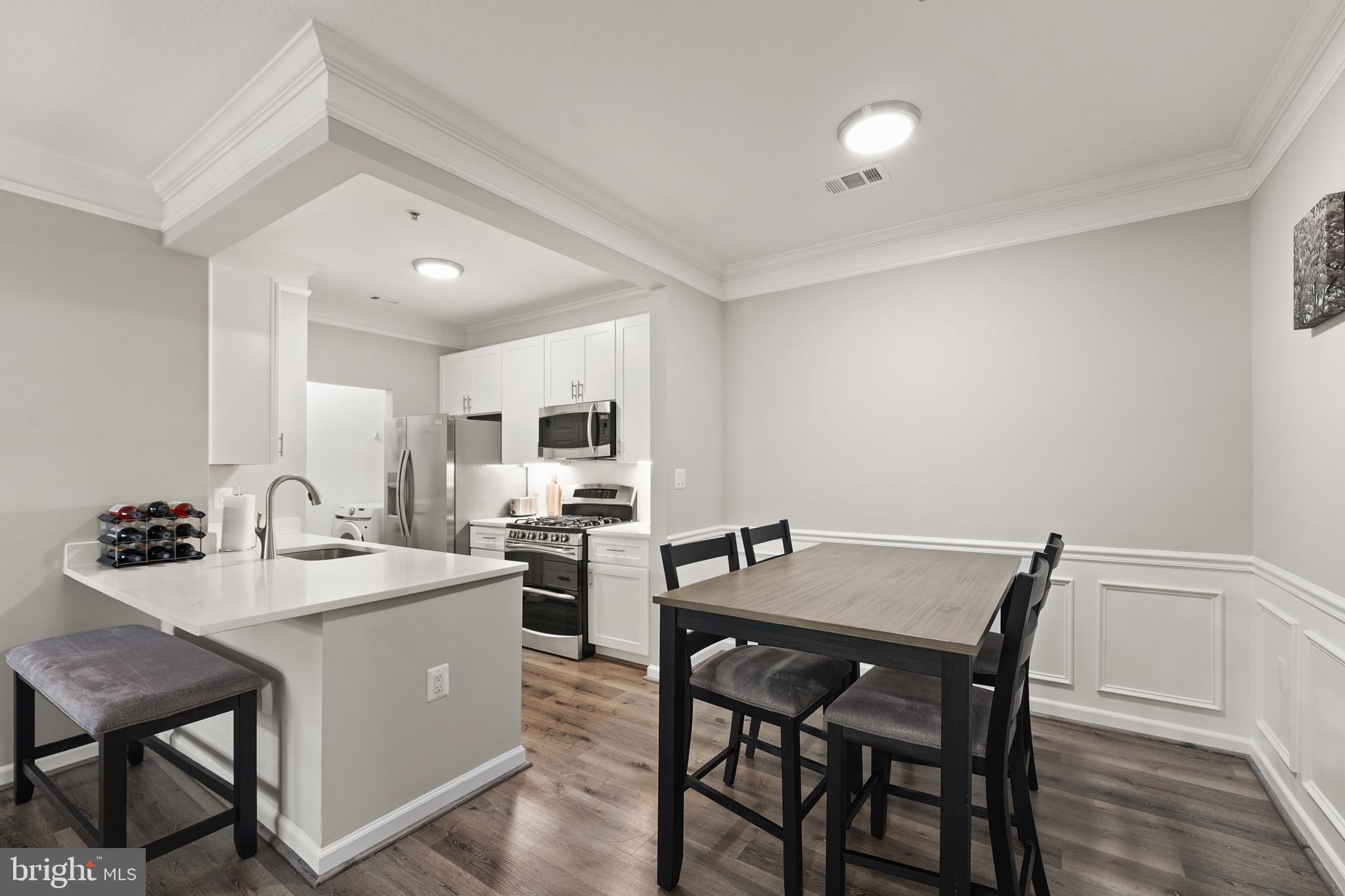 502 Sunset View Terrace Southeast, Unit 107 Leesburg, VA 20175 - Photo 18 of 50 a view of a dining room with chairs