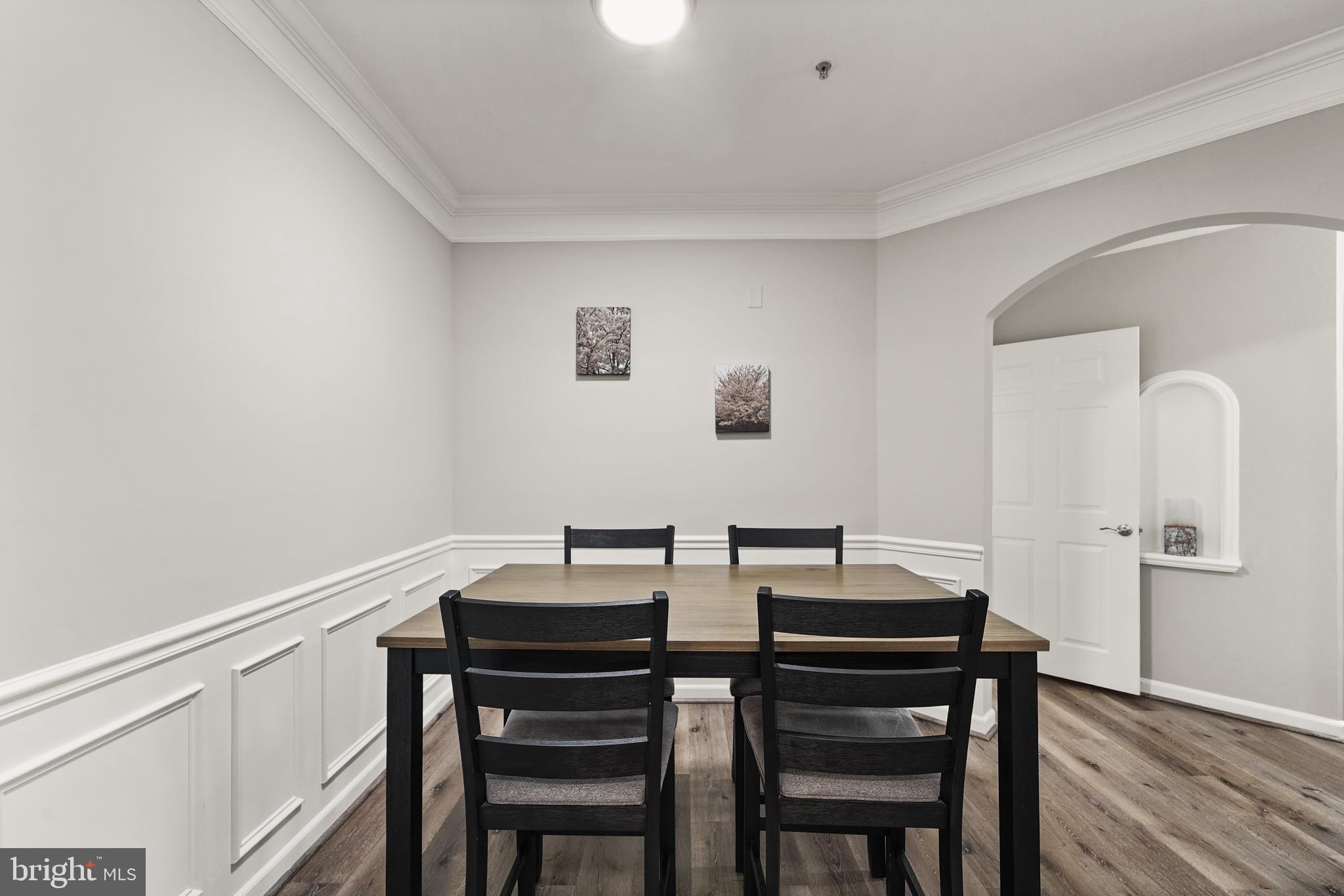502 Sunset View Terrace Southeast, Unit 107 Leesburg, VA 20175 - Photo 20 of 50 a view of a dining room with furniture and wooden floor