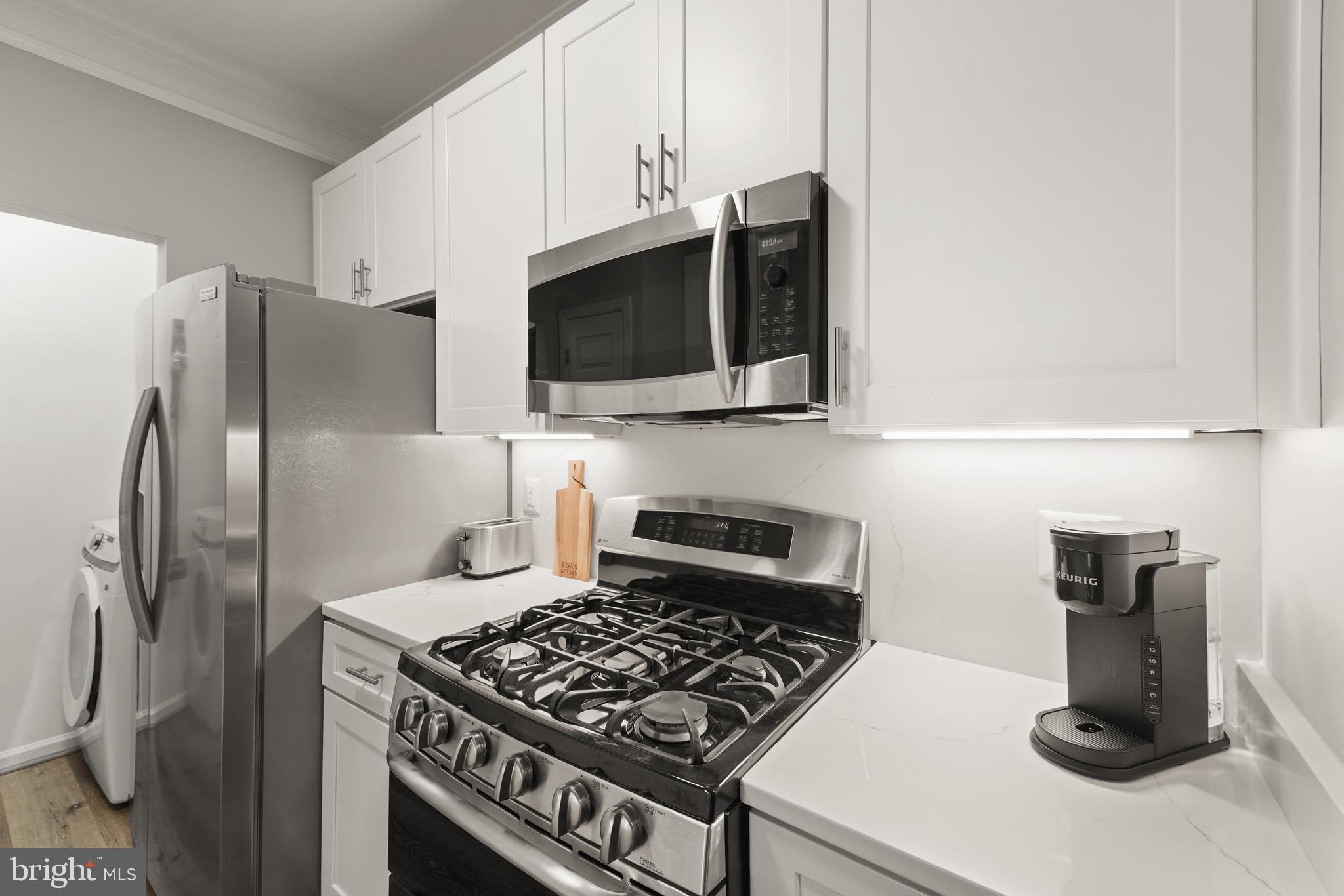 502 Sunset View Terrace Southeast, Unit 107 Leesburg, VA 20175 - Photo 23 of 50 a kitchen with a stove and a refrigerator