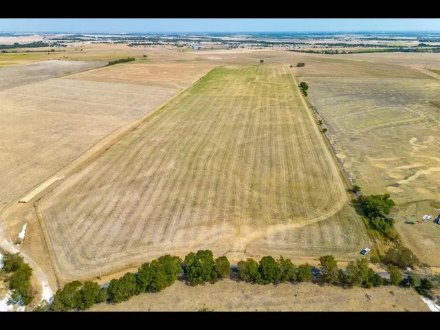 a view of an outdoor space