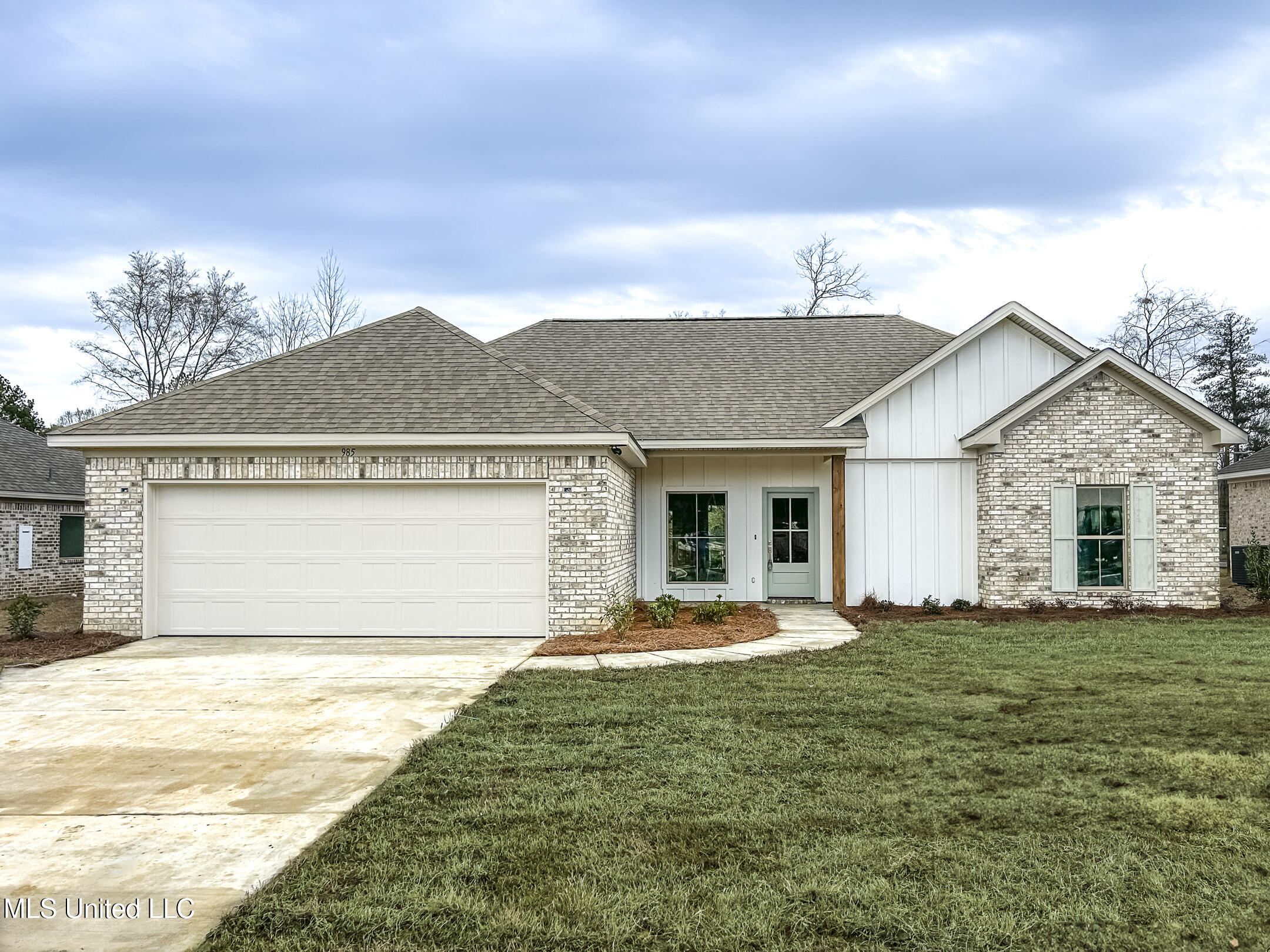 985 Riverside Lane Pearl, MS 39208 - Photo 1 of 6 Front