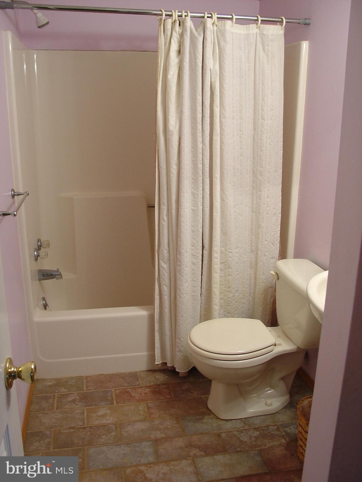 2275 Heather Road York, PA 17408 - Photo 7 of 12 Gallery Image 7