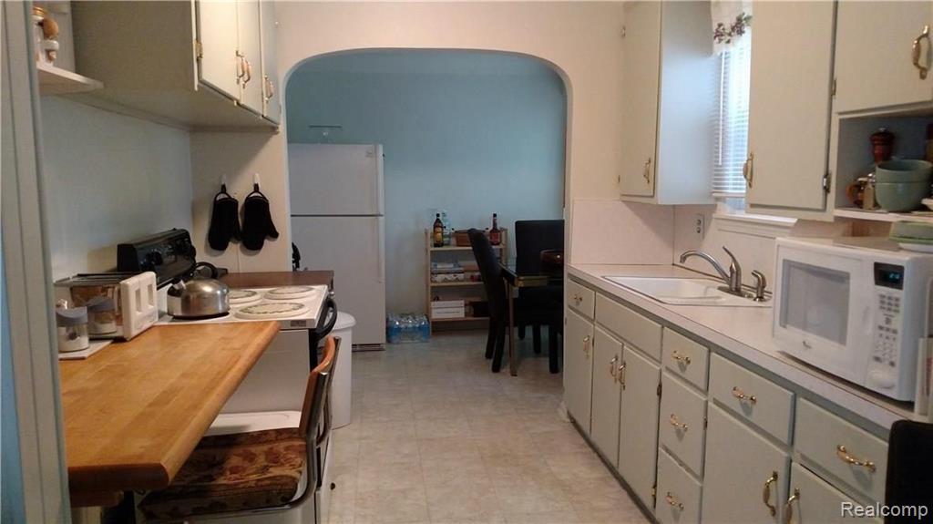21350 Greenview Road Southfield, MI 48075 - Photo 13 of 32