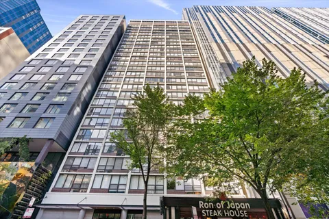 $299,000 | 230 East Ontario Street, Unit 1905, Chicago, IL 60611