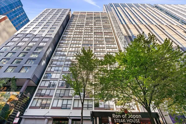 $299,000 | 230 East Ontario Street, Unit 1905, Chicago, IL 60611