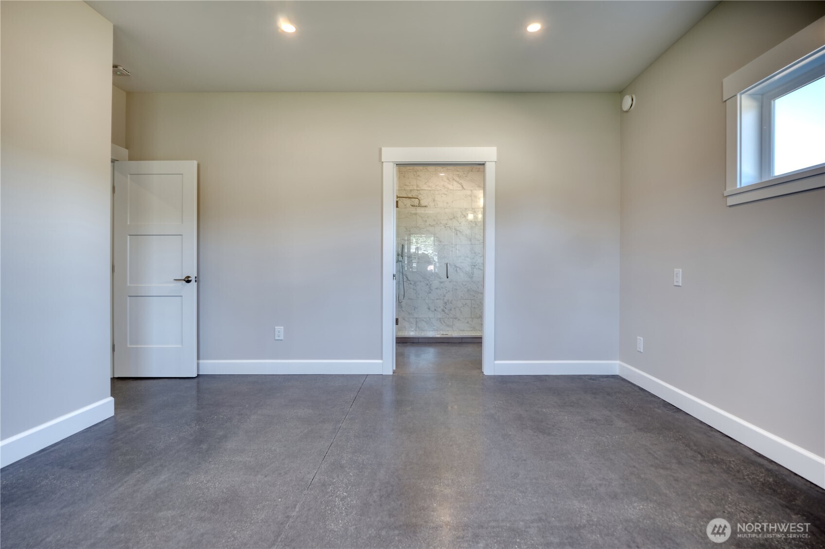 631 Freemans Lane Point Roberts, WA 98281 - Photo 32 of 40 an empty room with windows and closet