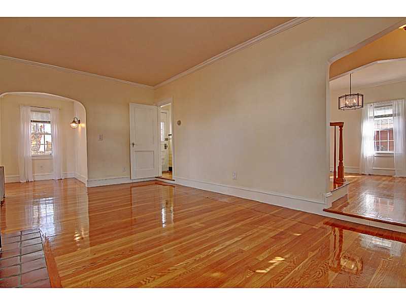 10 Loxley Road Providence, RI 02908 - Photo 5 of 18 Living Room.
