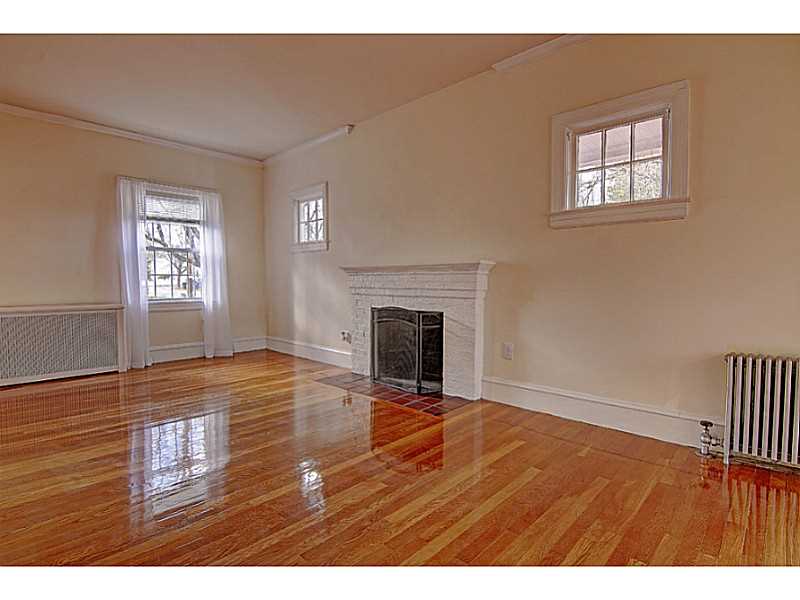 10 Loxley Road Providence, RI 02908 - Photo 6 of 18 Living Room.