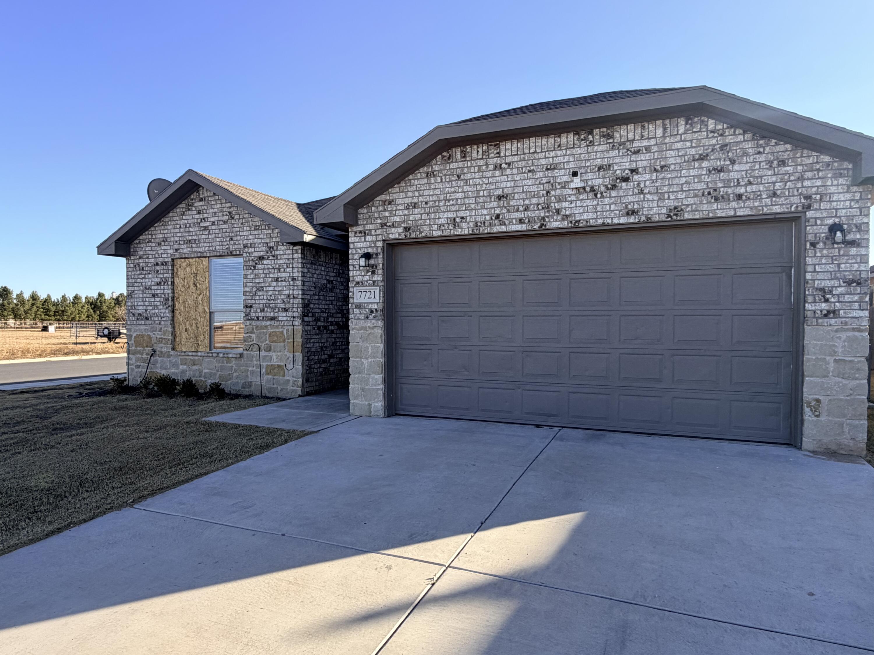 7721 95th Street Lubbock, TX 79424 - Photo 2 of 23 IMG_5482