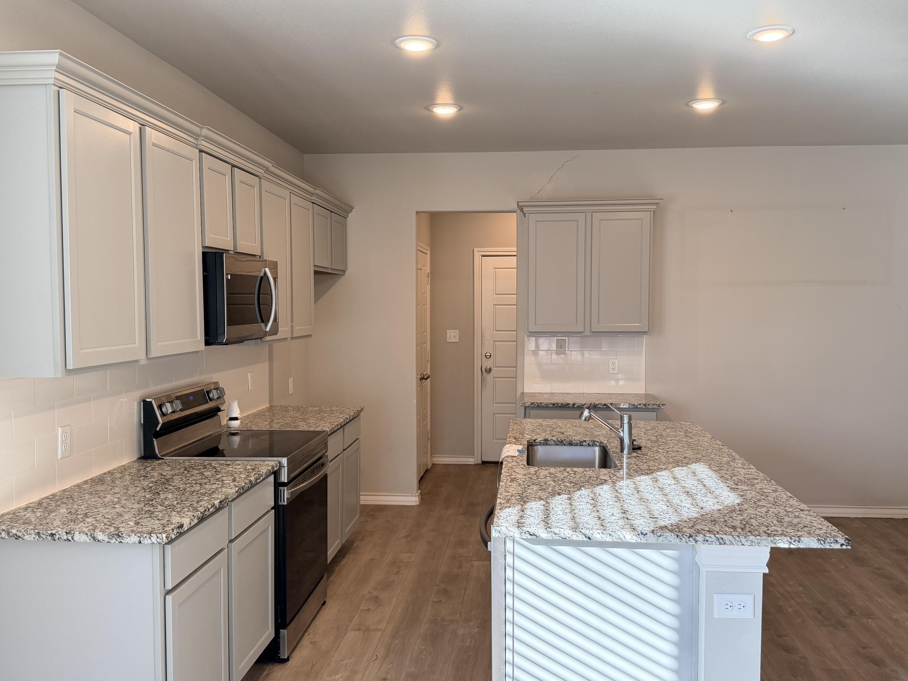 7721 95th Street Lubbock, TX 79424 - Photo 3 of 23 IMG_5456