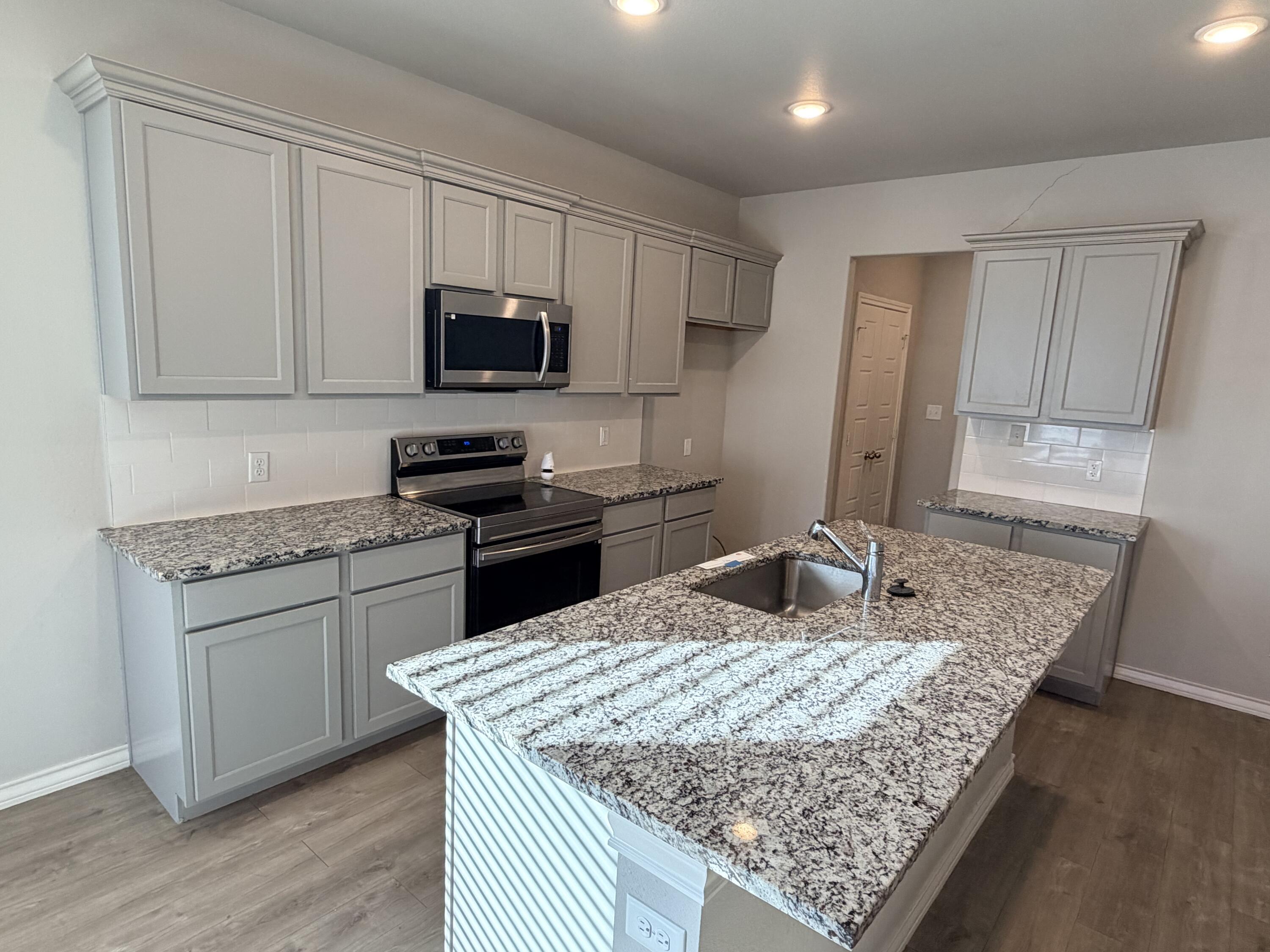 7721 95th Street Lubbock, TX 79424 - Photo 6 of 23 IMG_5457