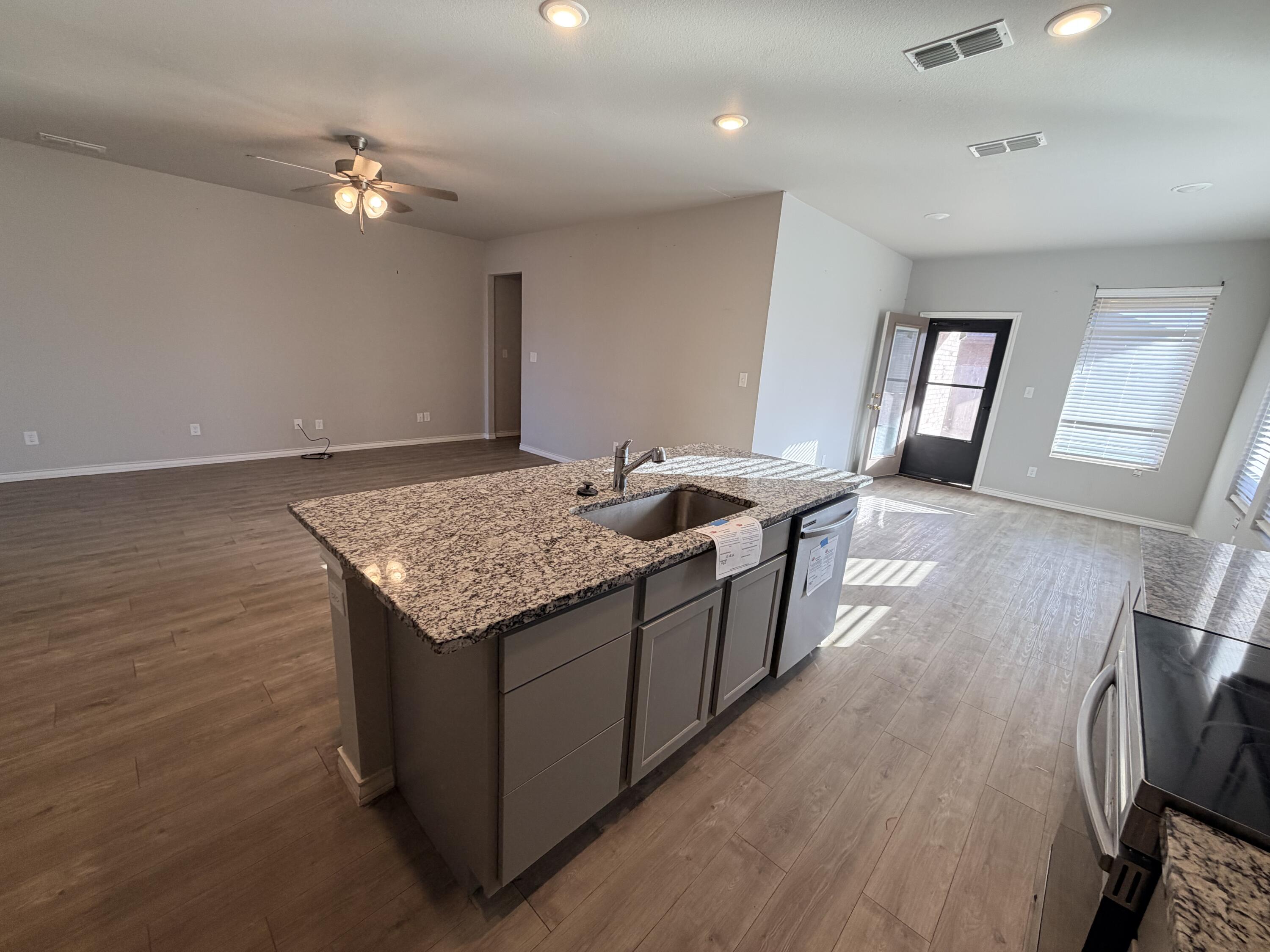 7721 95th Street Lubbock, TX 79424 - Photo 8 of 23 IMG_5453 (1)