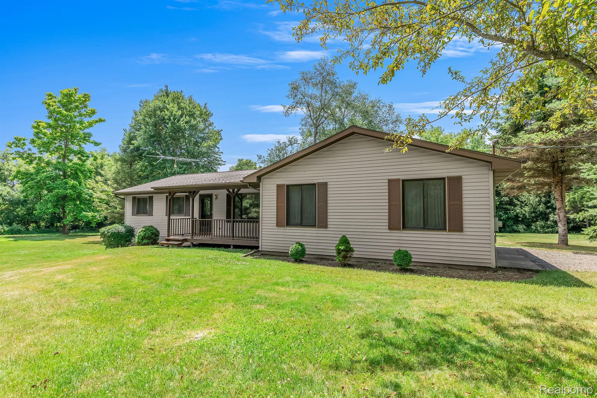 10913 Hibner Road Hartland, MI 48353 - Photo 3 of 10 Gallery Image 3