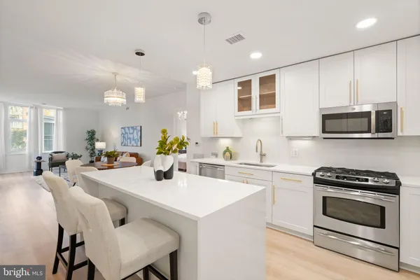 $3,600 | 8220 Crestwood Heights Drive, Unit 315, McLean, VA 22102