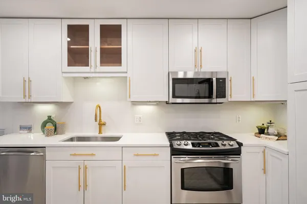 $3,600 | 8220 Crestwood Heights Drive, Unit 315, McLean, VA 22102