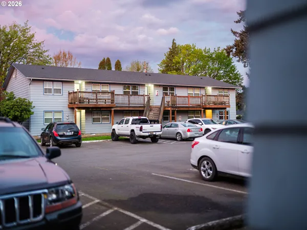 $2,350,000 | 302 South Monmouth Avenue, Monmouth, OR 97361